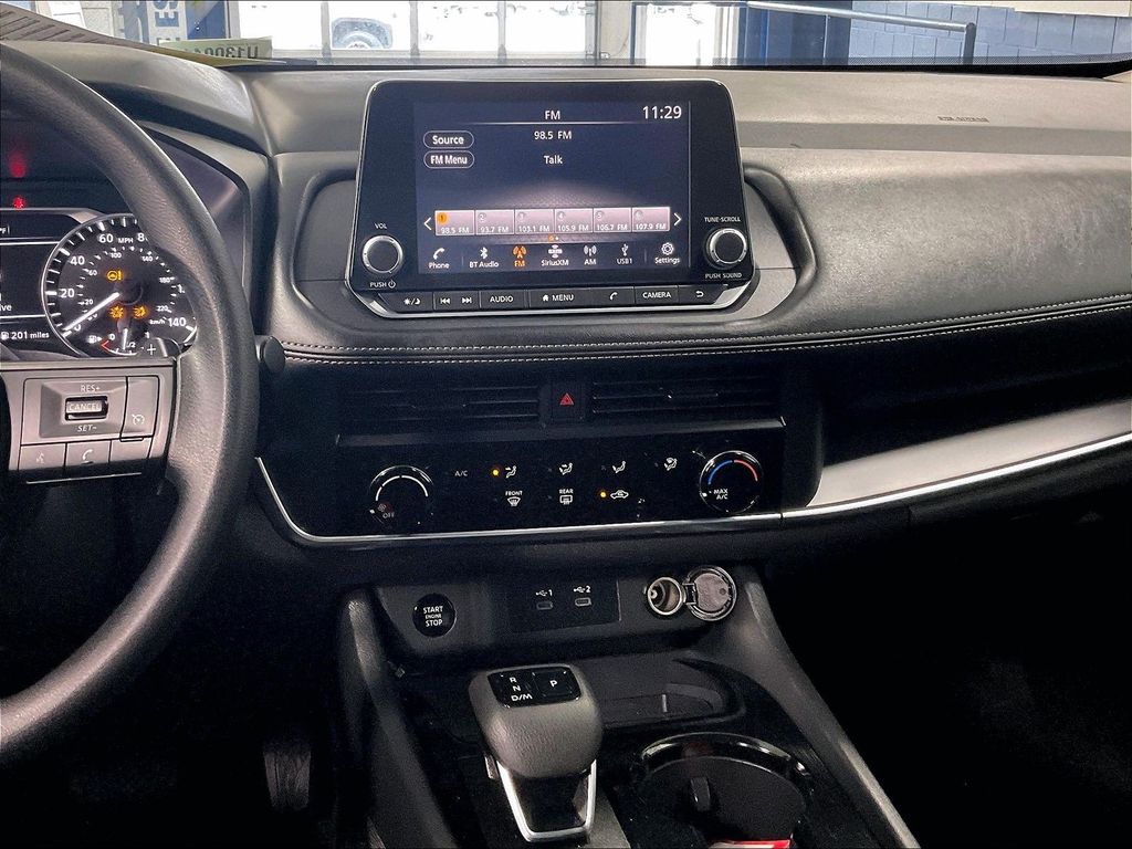 2024 Nissan Rogue — photo 18