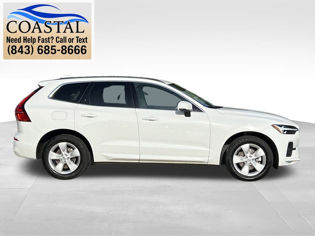 2022 Volvo XC60 B5 Momentum - 3
