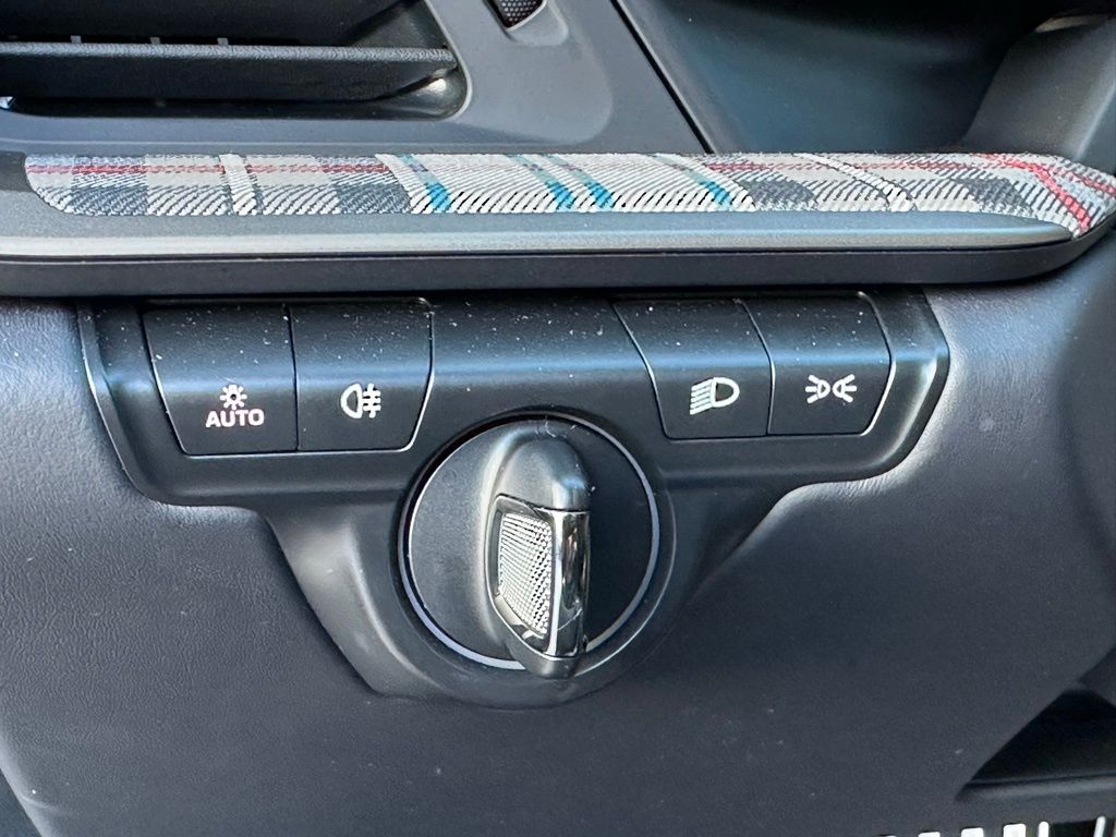 Thumbnail: 2025 Porsche 911 - 21