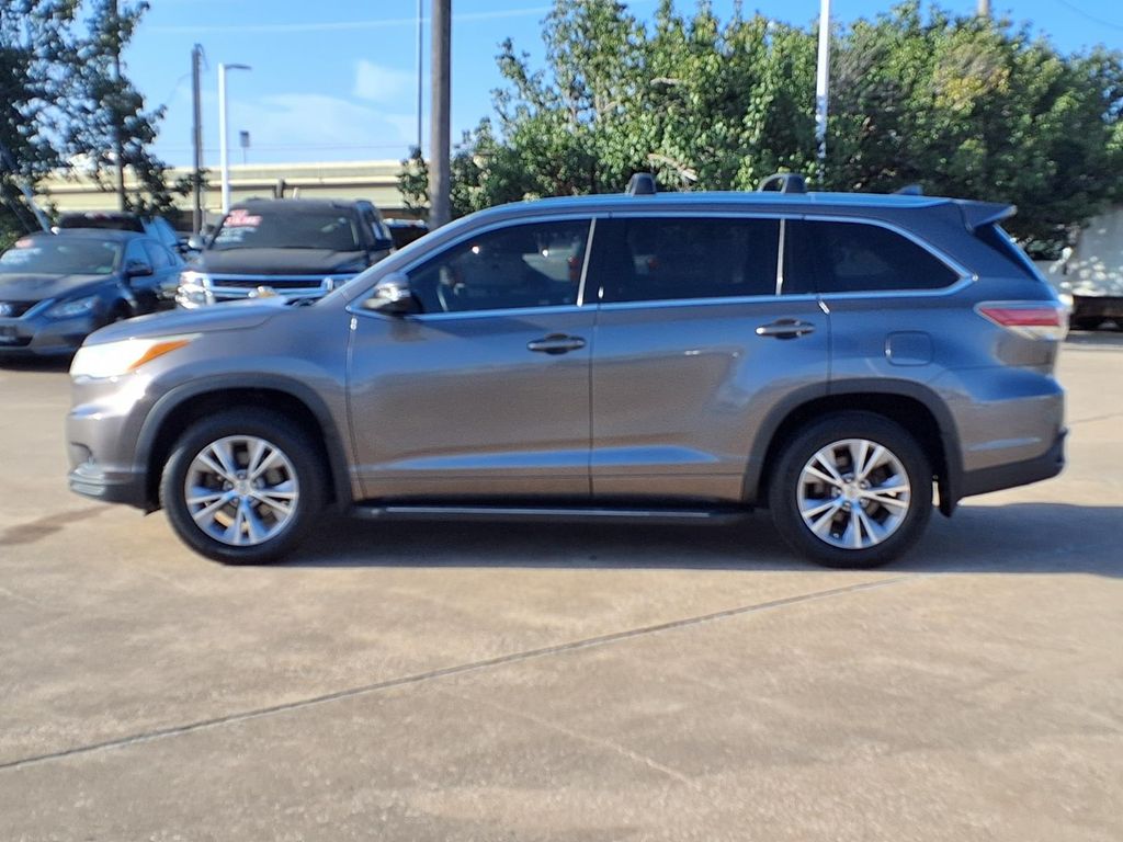 2014 Toyota Highlander XLE V6 Gray at Texan Dodge Chrysler Jeep Ram