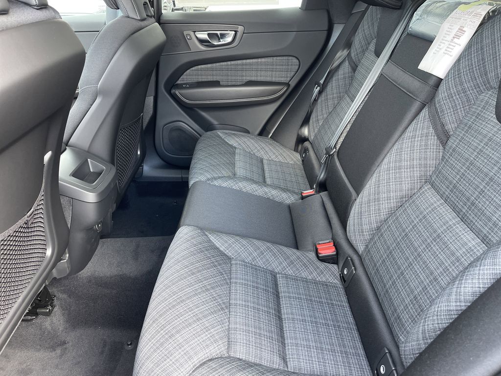 2023 Volvo XC60 B5 Core photo