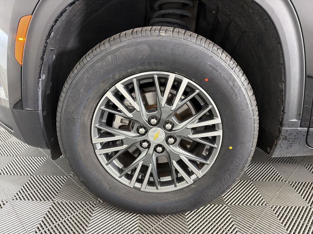 used 2024 Chevrolet Traverse car, priced at $31,900