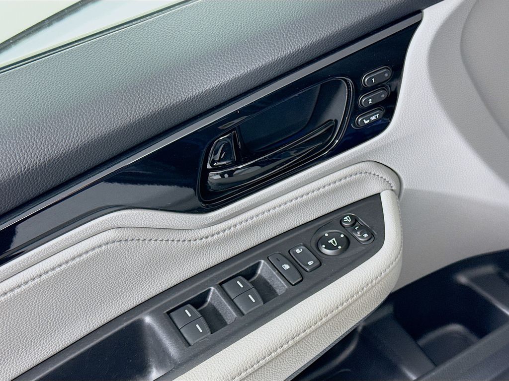 Thumbnail: 2020 Honda Odyssey - 23