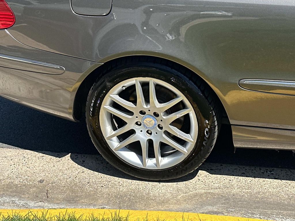 Thumbnail: 2009 Mercedes-Benz CLK - 10