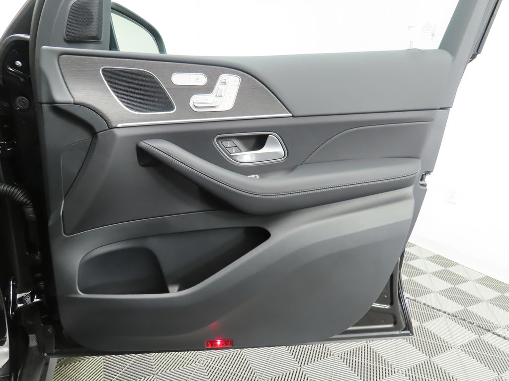 Thumbnail: 2026 Mercedes-Benz GLE - 27