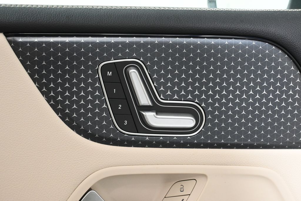 2025 Mercedes-Benz GLB 250 24