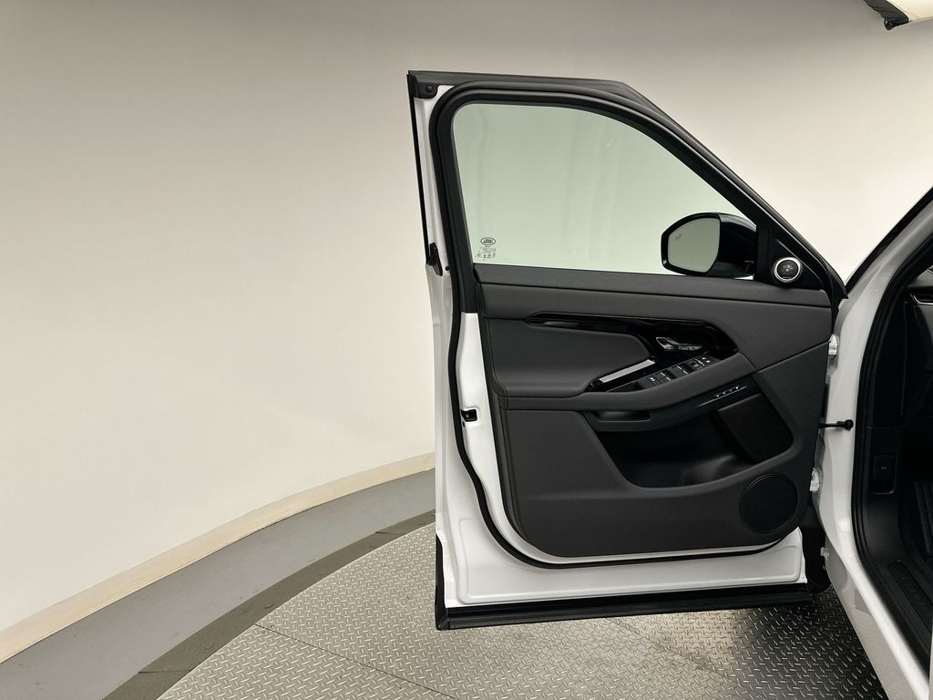 Thumbnail: 2026 Land Rover Range Rover Evoque - 9