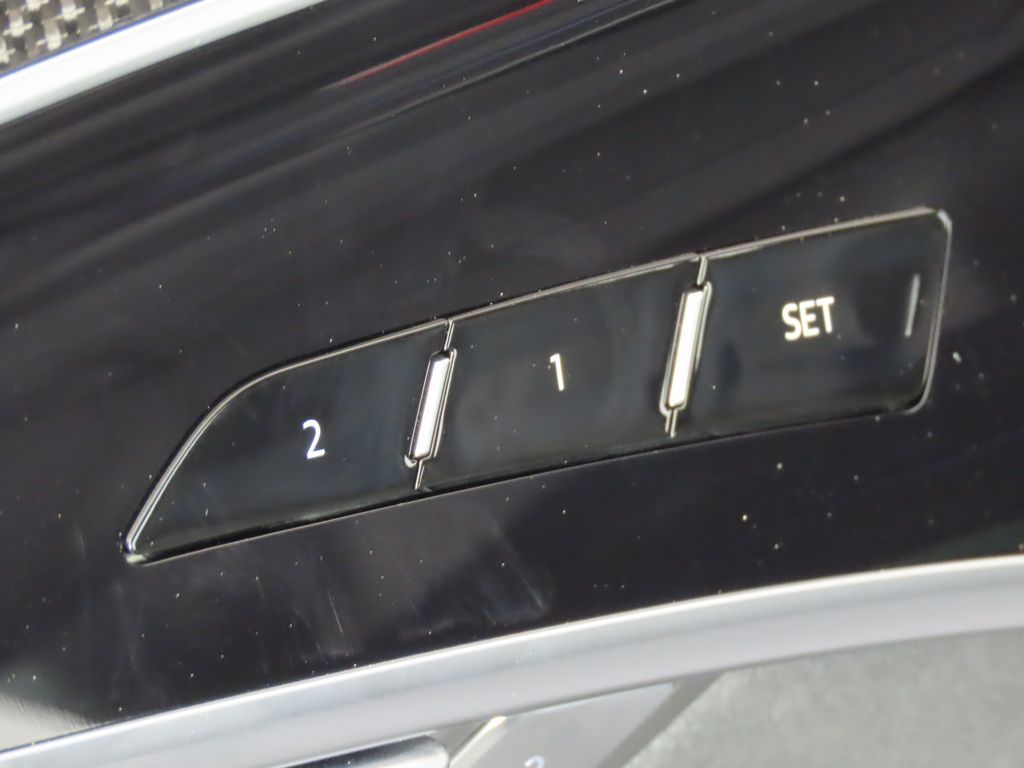 Thumbnail: 2025 Audi S8 - 28