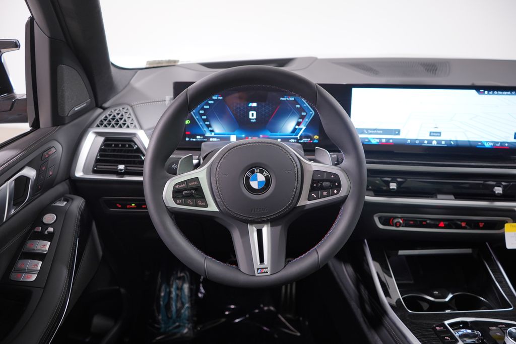 2025 BMW X7 M60i 11