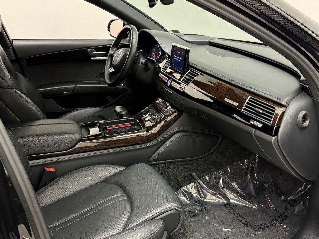 Thumbnail: 2017 Audi A8 - 16