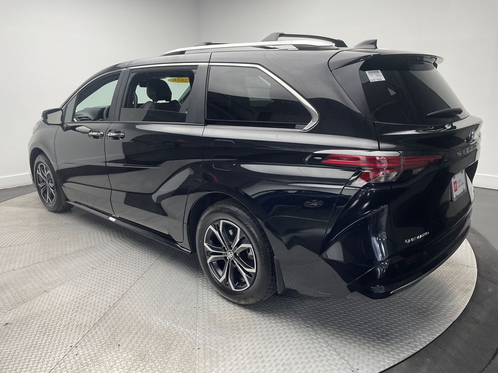 Thumbnail: 2026 Toyota Sienna - 7