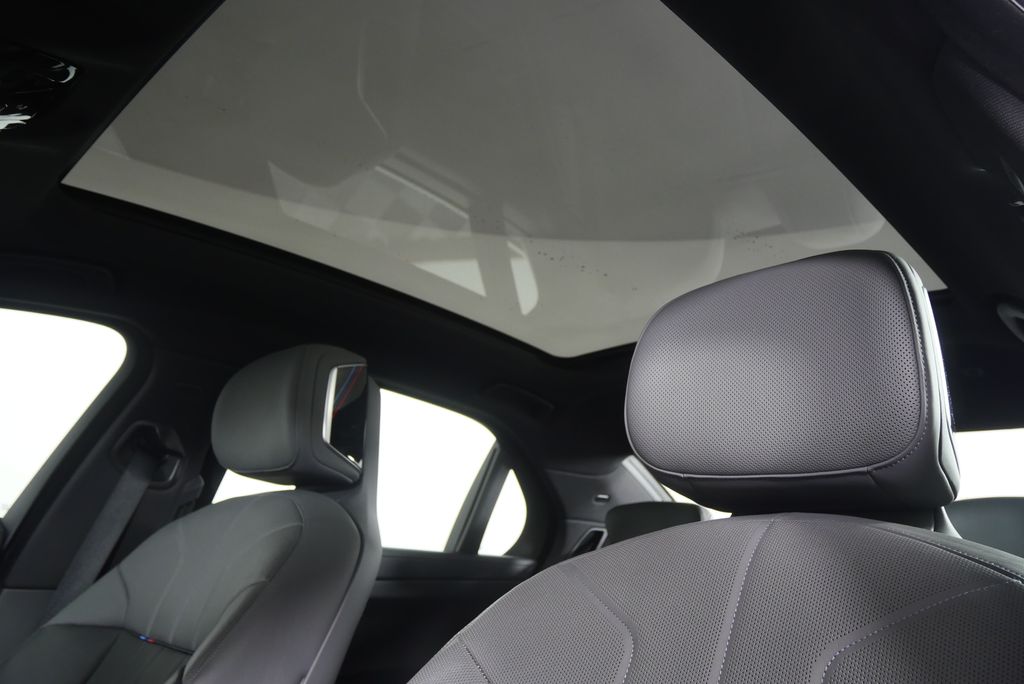 Thumbnail: 2024 BMW 7 Series - 12