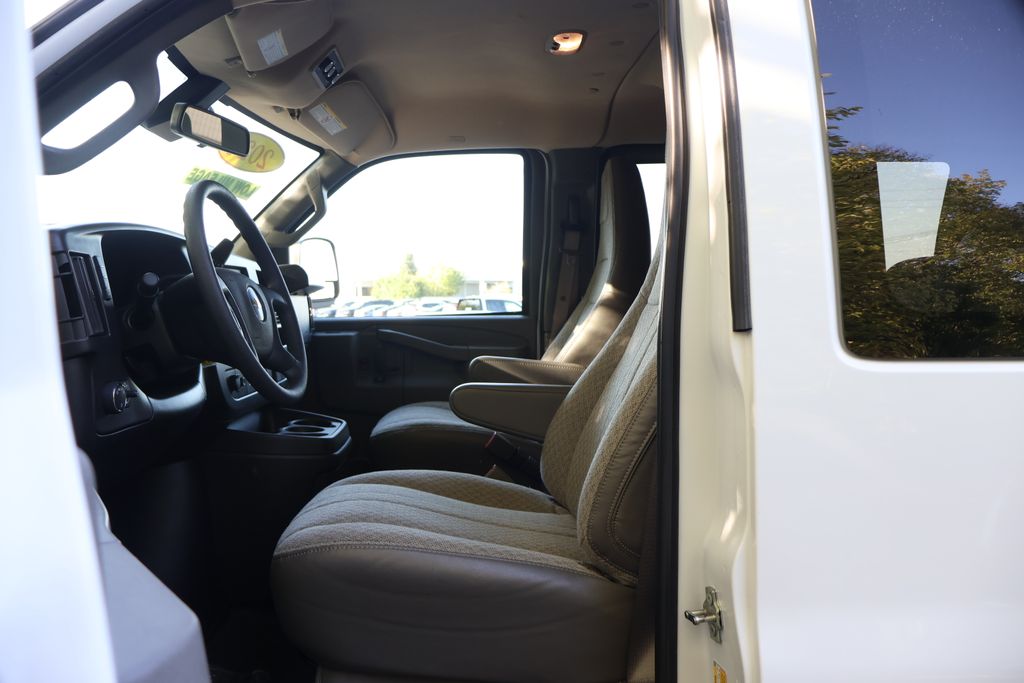 Thumbnail: 2024 Chevrolet Express - 31