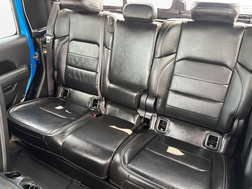 Used Car 2022 Jeep Gladiator  Overland For Sale Under $30,000 In Austin, Texas