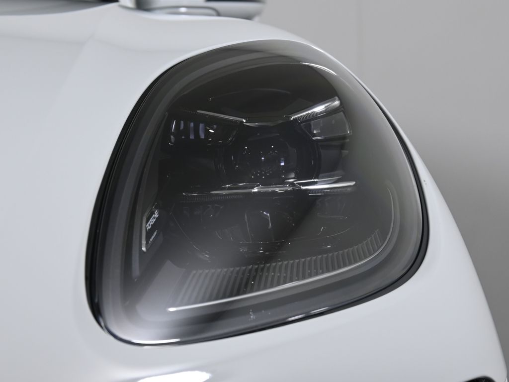 Thumbnail: 2026 Porsche Macan - 11