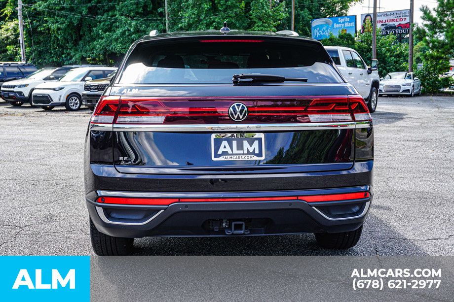 Used 2025 Black Volkswagen 2.0T SE w/Technology image 11