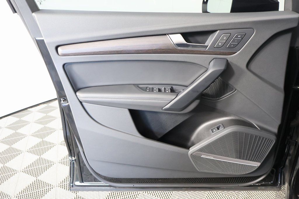 Thumbnail: 2023 Audi Q5 - 8