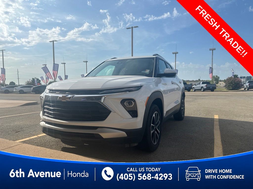 Summit White 2025 Chevrolet Trailblazer SUV / Crossover Four-Wheel Drive 9-Speed Automatic