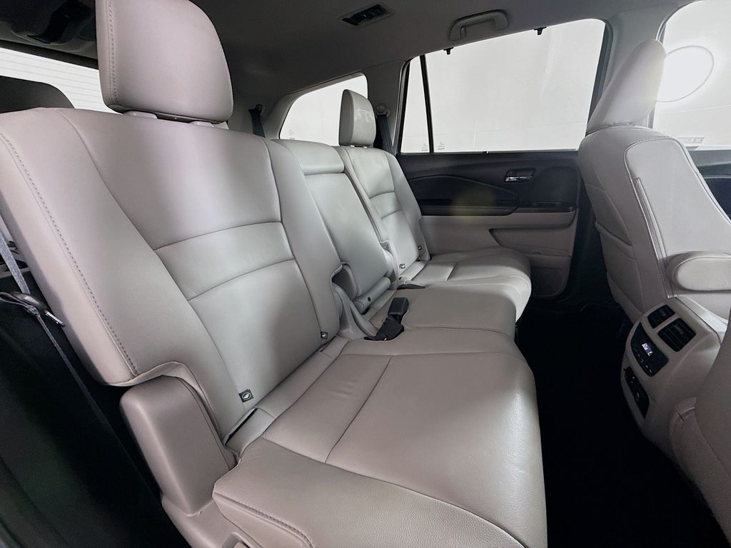 Thumbnail: 2018 Honda Pilot - 27