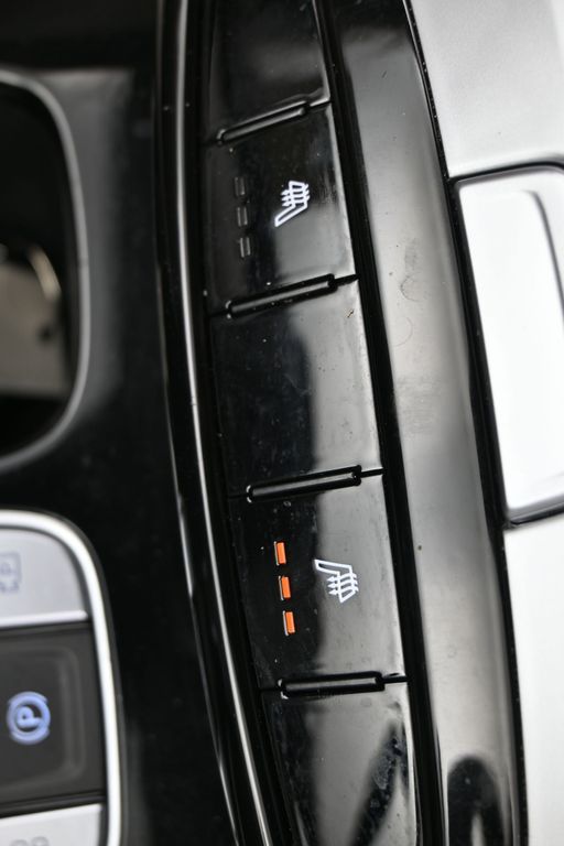 Used 2023 Shimmering Silver Hyundai SEL image 23