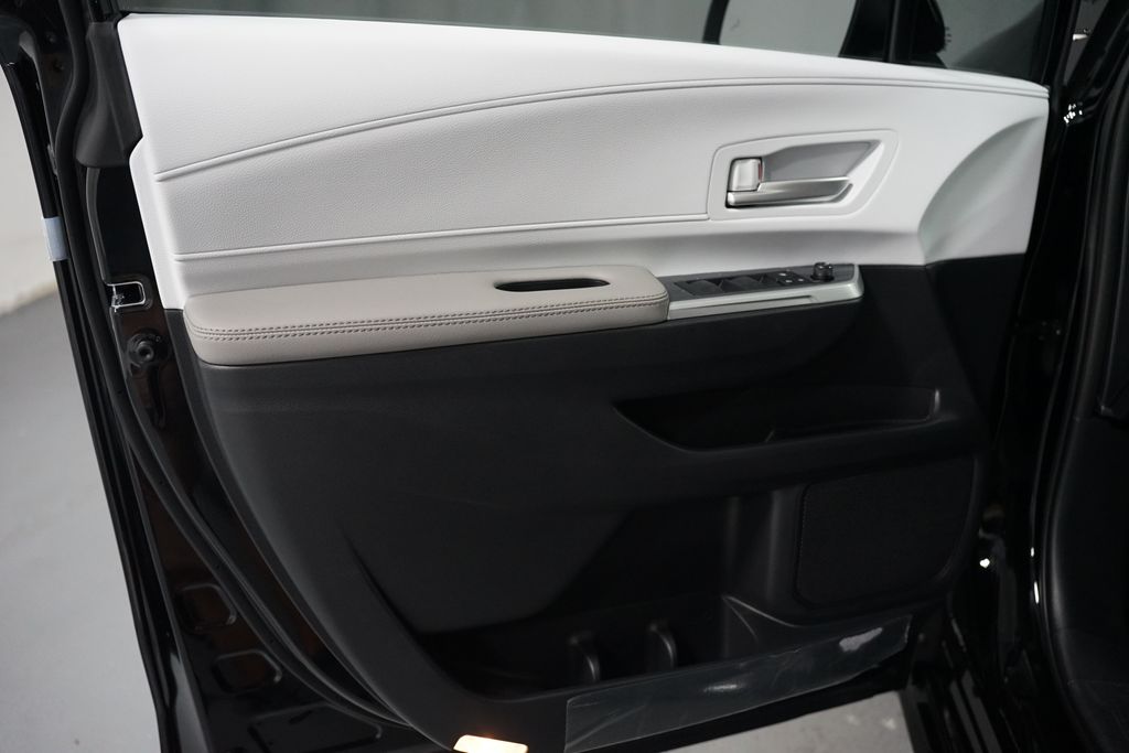 Thumbnail: 2025 Toyota Sienna - 11