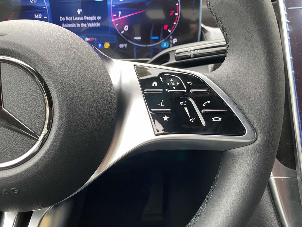 Thumbnail: 2025 Mercedes-Benz GLC - 28