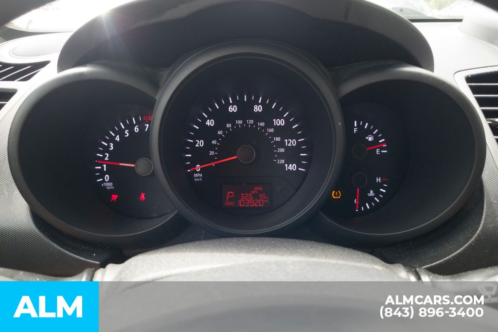 Used 2013 Red Kia Base image 12