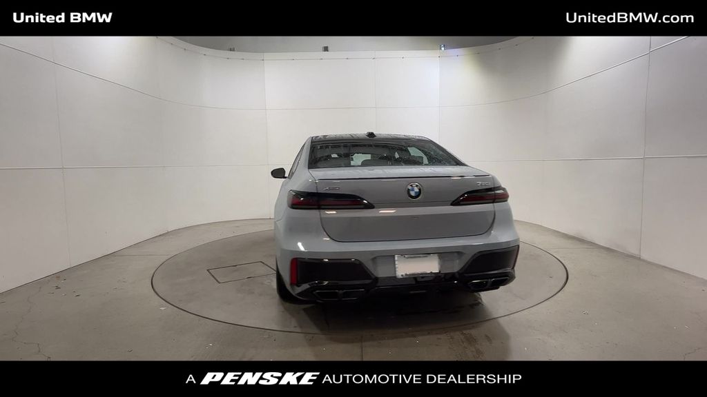 Thumbnail: 2025 BMW 7 Series - 7