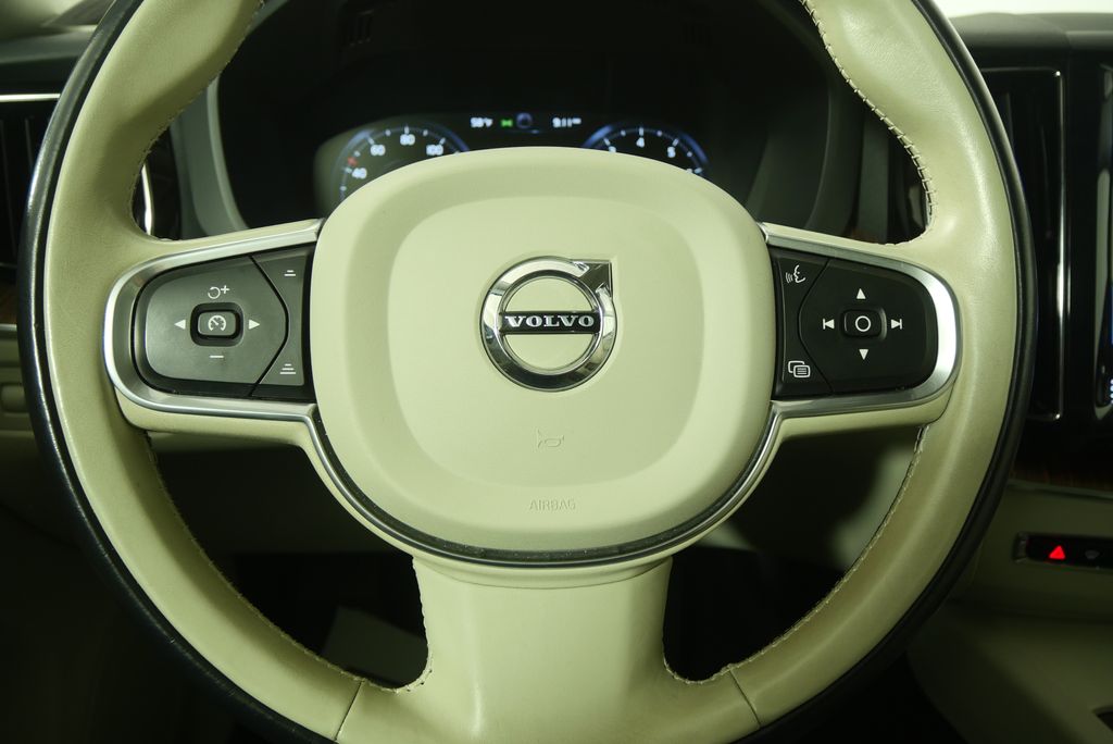 Thumbnail: 2021 Volvo XC60 - 19