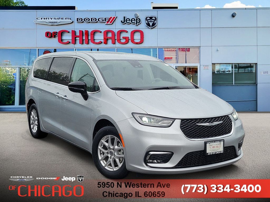 Silver Mist Clearcoat 2024 Chrysler Pacifica Minivan Front-Wheel Drive 9-Speed Automatic