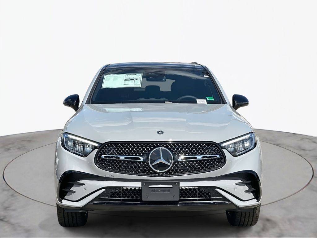 2025 Mercedes-Benz GLC 300 2