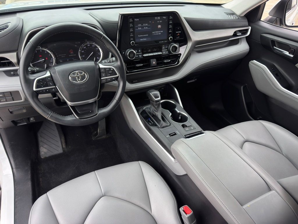 2022 Toyota Highlander XLE Beige at Bravo Nissan