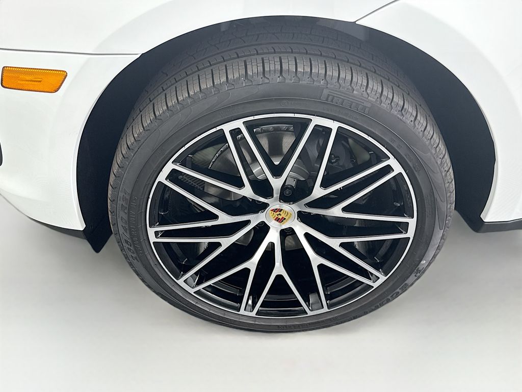 Thumbnail: 2026 Porsche Macan - 31