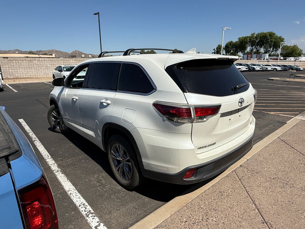 Thumbnail: 2016 Toyota Highlander - 2