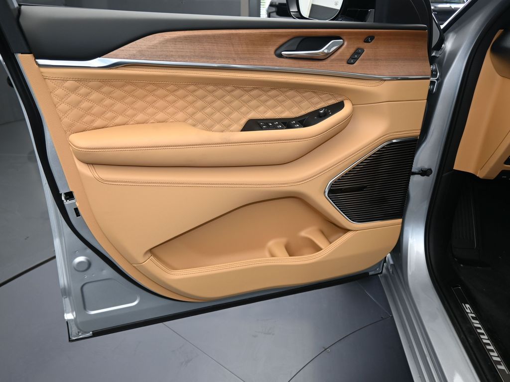 New 2025 Silver Zynith Jeep Summit image 12