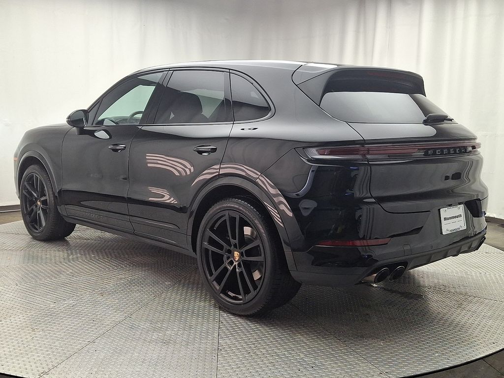 Thumbnail: 2024 Porsche Cayenne - 6