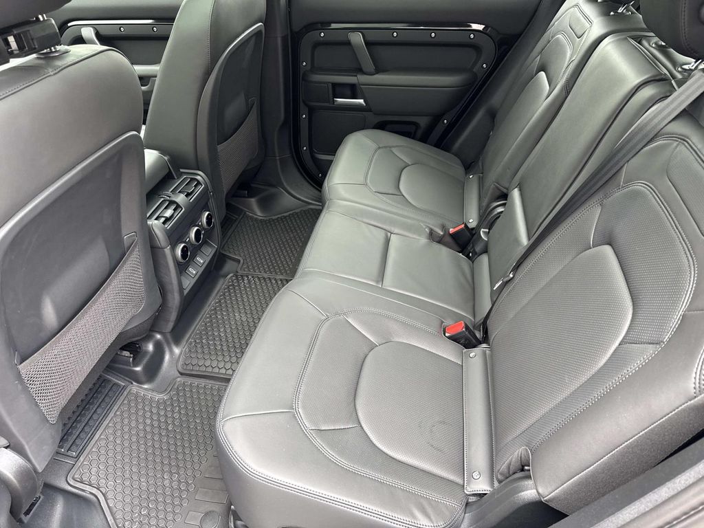 New 2026 Black Land Rover X-Dynamic SE image 15