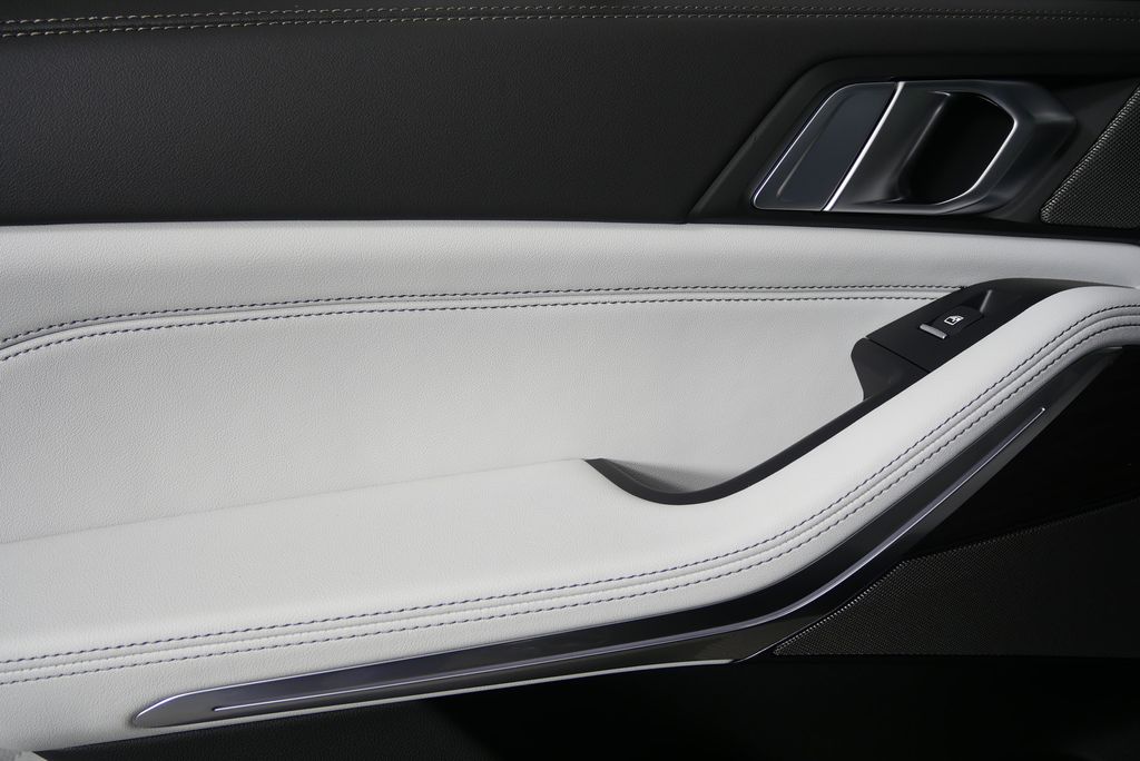 Thumbnail: 2026 BMW X5 - 13