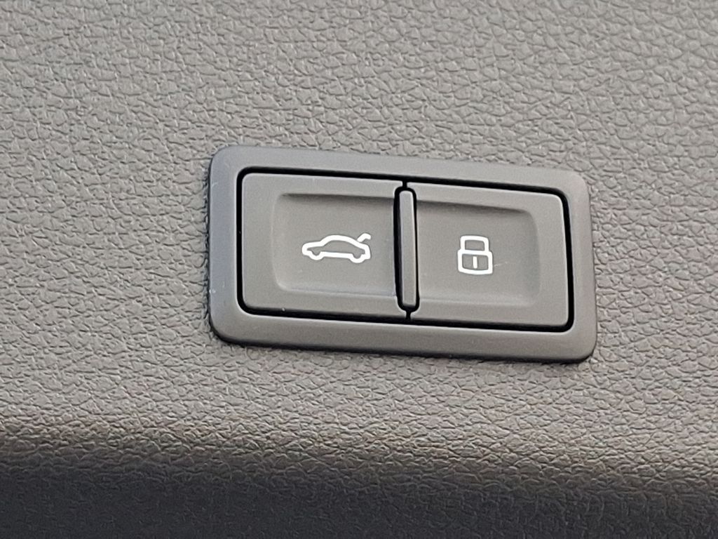 2024 Audi Q8 e-tron Premium Plus 29