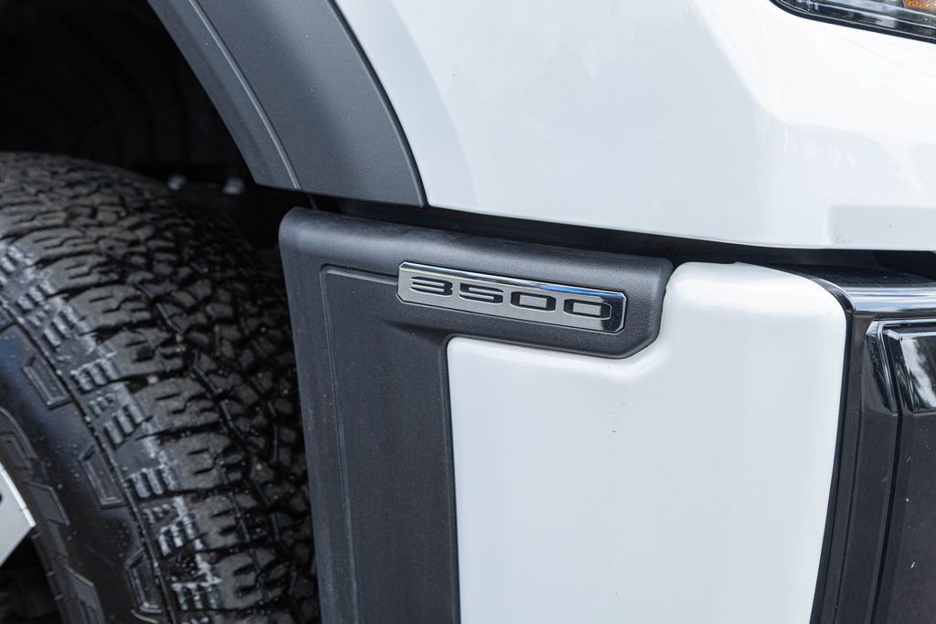 Used 2025 White GMC Denali Ultimate image 17