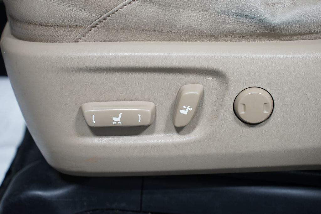 Thumbnail: 2011 Toyota 4Runner - 32