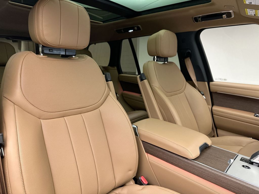 Thumbnail: 2025 Land Rover Range Rover - 4