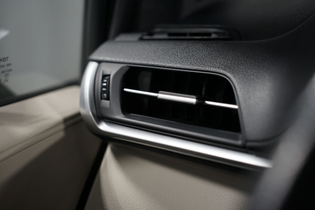 2022 Toyota Sienna XLE 25