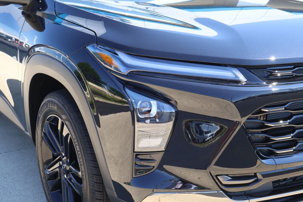 Thumbnail: 2026 Chevrolet Trax - 3