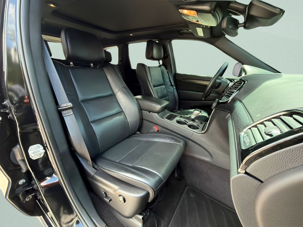 Used 2019 Black Jeep Overland image 23
