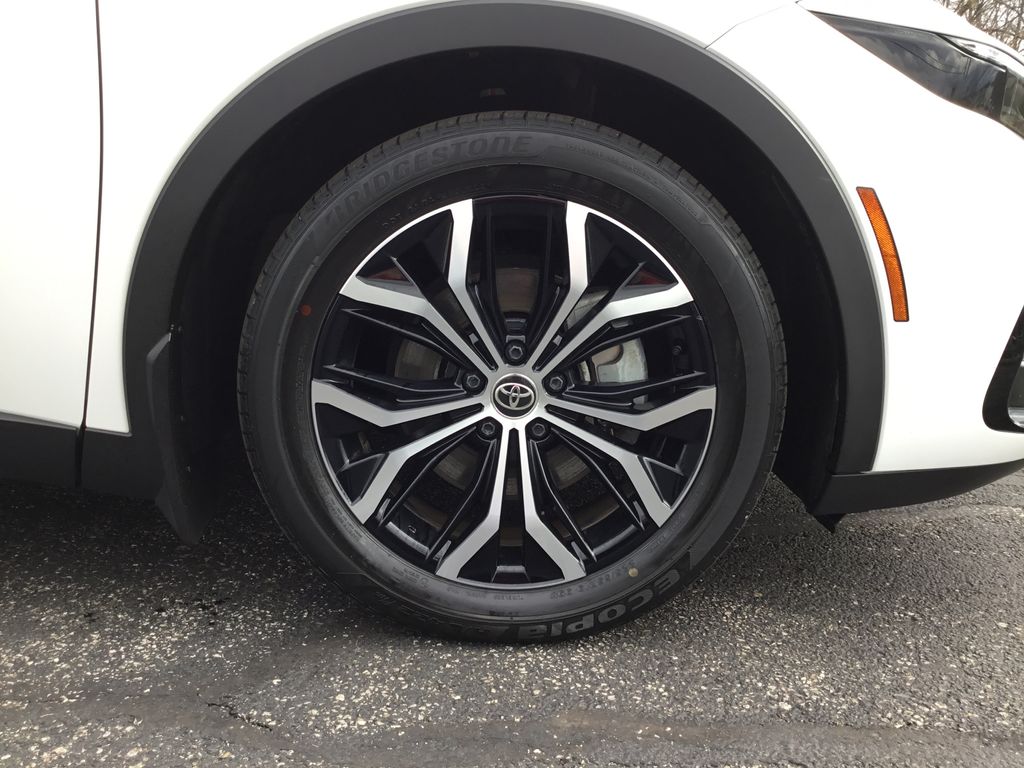 Thumbnail: 2023 Toyota Crown - 12