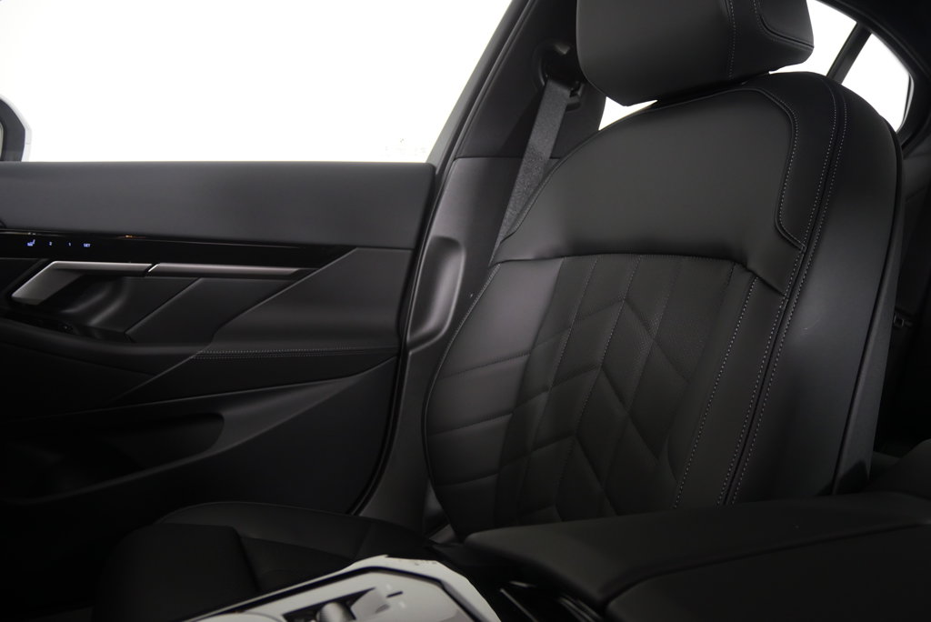 Thumbnail: 2026 BMW 5 Series - 22