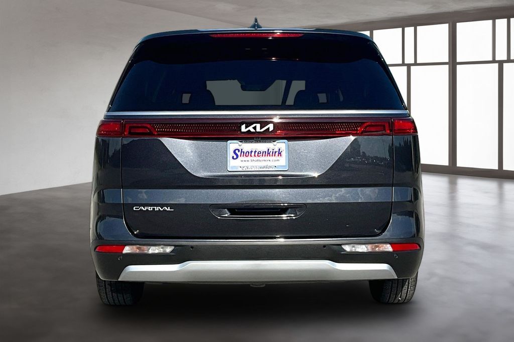 Used 2024 Kia Carnival Van