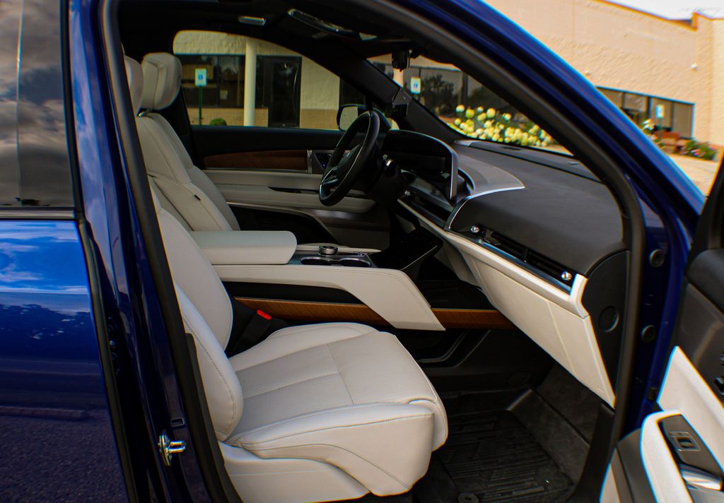 Interior 17