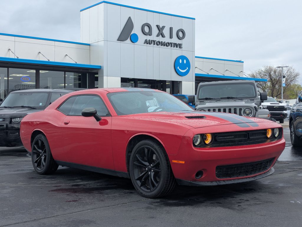 Redline Red Tricoat Pearl 2016 Dodge Challenger SXT RWD Coupe Rear-Wheel Drive 8-Speed Automatic
